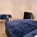 Theox Apartment No 6 Royal Blue für 4 Personen