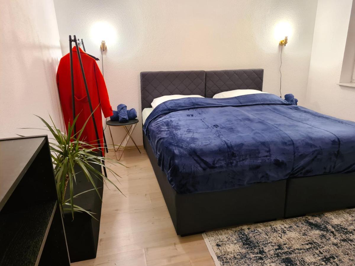 Theox No 6 Royal Blue Für 4 Personen Mannheim